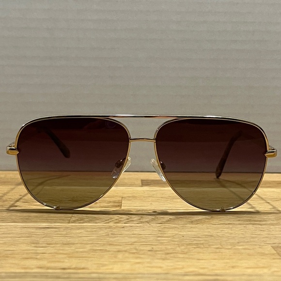 QUAY High Key Gold Tone Frame Brown Fade Polarized Lenses Aviator Sunglasses main image 13
